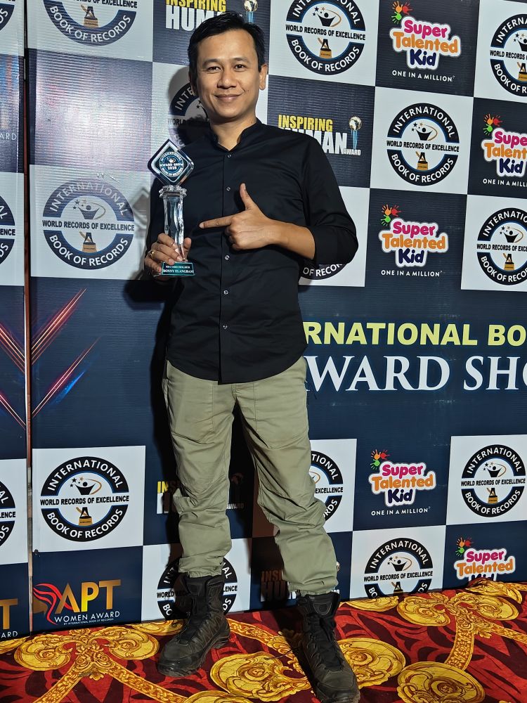Bonny bam with World Record Trophy